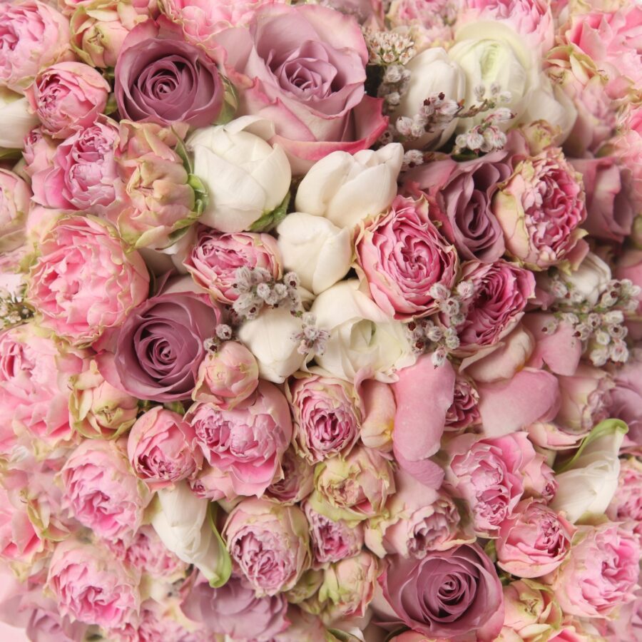 Lovely bouquet of pink roses