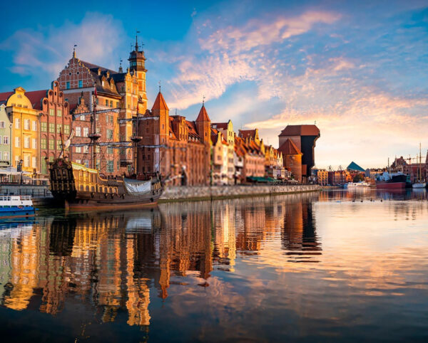 u19573p 600x482 - Body of water with buildings and boats in it - tegory