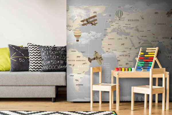 Map of the world with airplanes and hot air balloons u23037pir1 600x400 - Map of the world with airplanes and hot air balloons - tegory